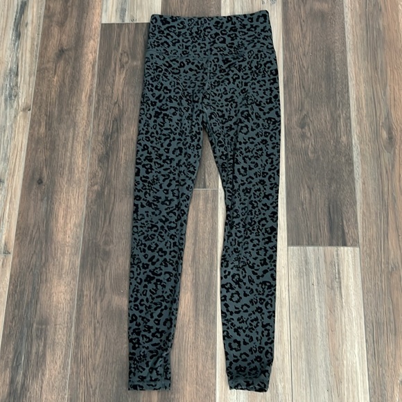 Athleta leopard print Elation high waisted leggings - Picture 2 of 8